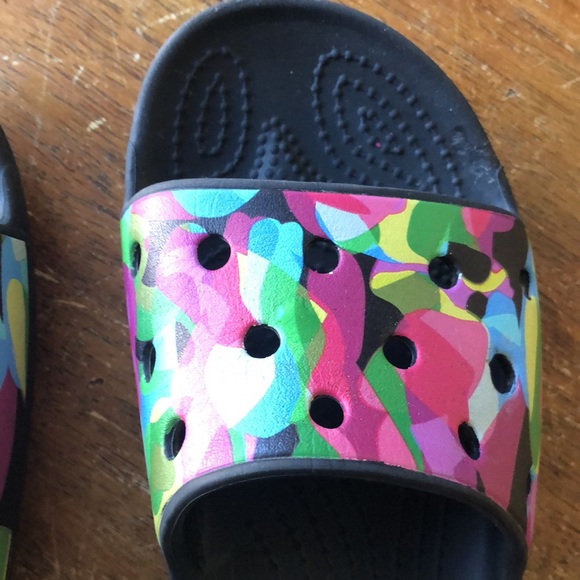 CROCS SLIDES Women’s, size 6, multi-color - Picture 3 of 7